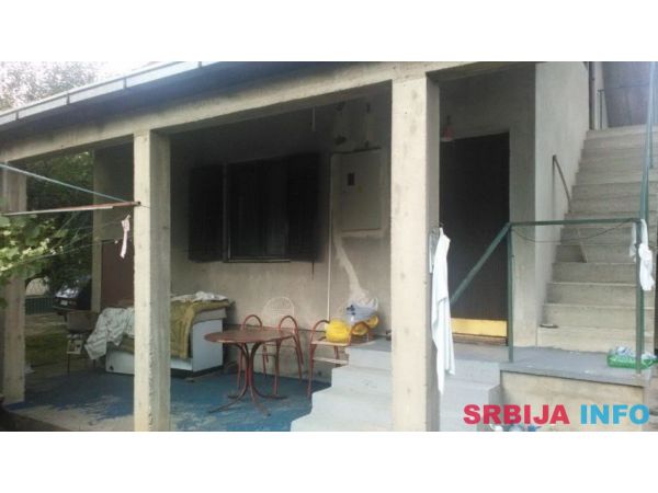 Zvecka, Obrenovac-kuca sa okucnicom