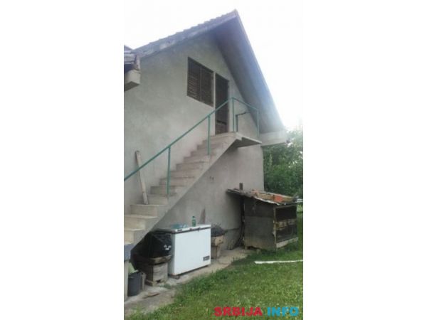 Zvecka, Obrenovac-kuca sa okucnicom