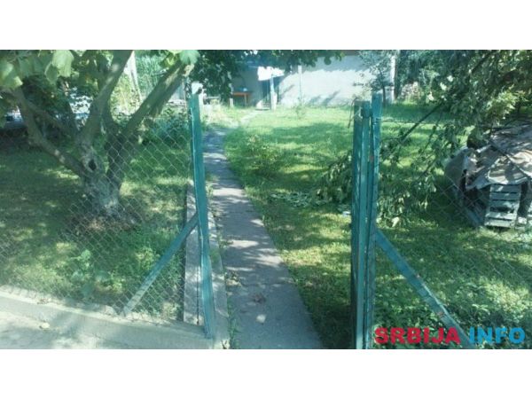 Zvecka, Obrenovac-kuca sa okucnicom