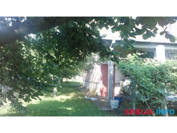 Zvecka, Obrenovac-kuca sa okucnicom