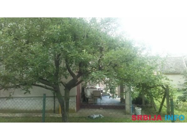 Zvecka, Obrenovac-kuca sa okucnicom