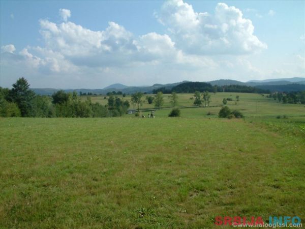 Prodajem prelep plac na Zlatiboru, selo Rozanstvo