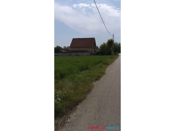 Plac u Becmenu 8 ari