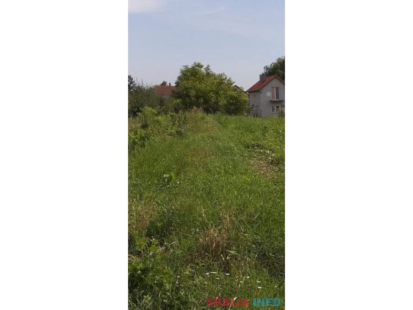 Plac u Becmenu 8 ari