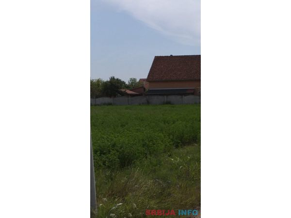 Plac u Becmenu 8 ari