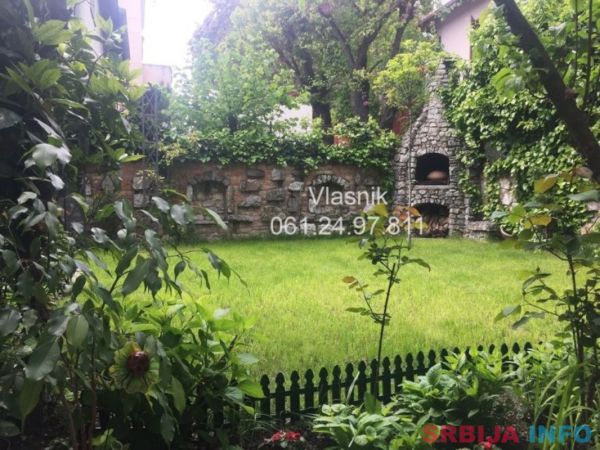 Vlasnik prodaje kucu od 400m2 i 4 ara placa-Vracar