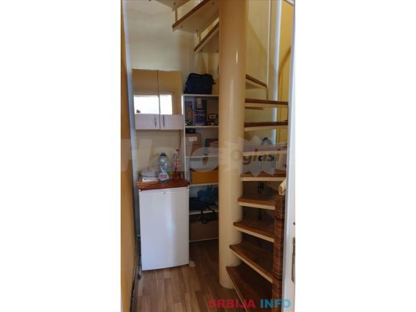 Lokal 46m2,Banovo Brdo, TC STANKOM