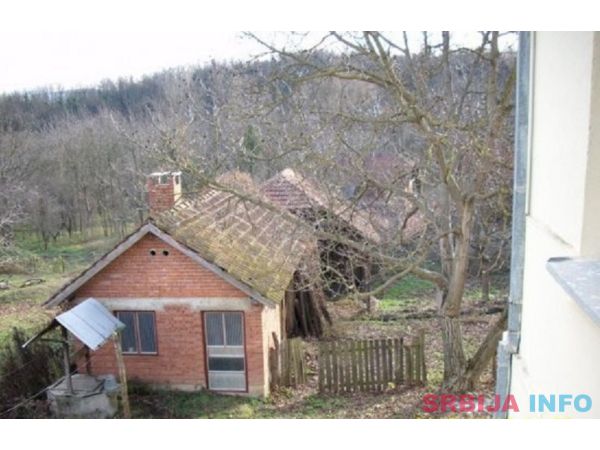 KUCA na prodaju U CENTRU sela DEBELICA (Knjazevac)