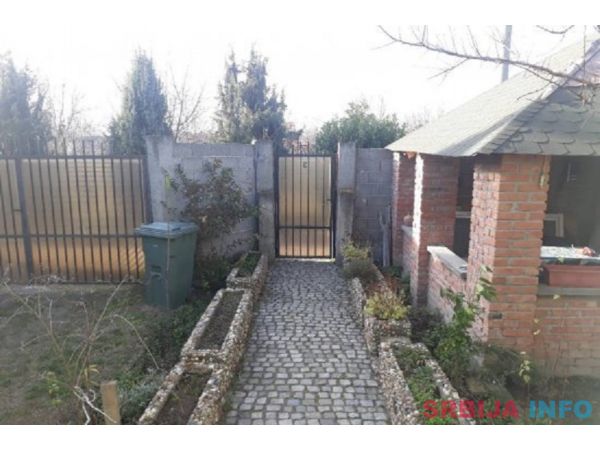 Porodicna kuca u Borci