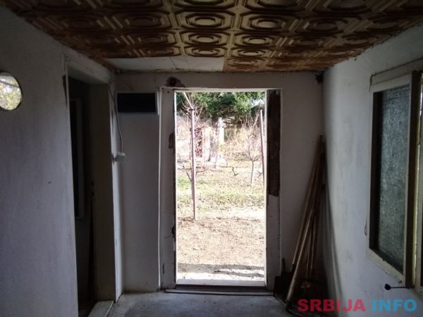 Na prodaju vikendica u Mandjelosu-Sremska Mitrovica