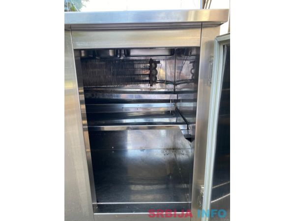 Rashladna vitrina za salate sirine 1.1 m, malo koriscena, spoljni motor