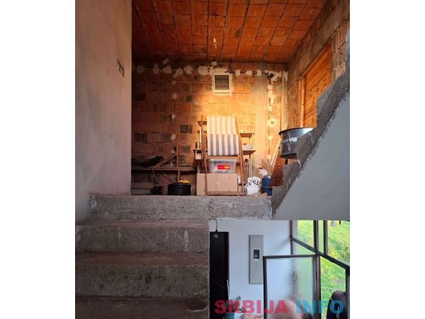 Prodajem kucu Đurinci-Sopot