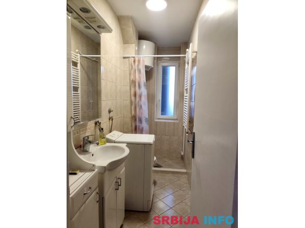 Izdajem dvosoban stan, Novi Beograd, Otona Zupančića 50 m2
