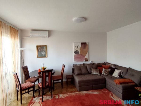 Izdajem dvosoban stan, Novi Beograd, Otona Zupančića 50 m2