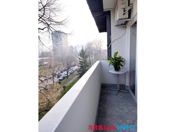 Izdajem dvosoban stan, Novi Beograd, Otona Zupančića 50 m2