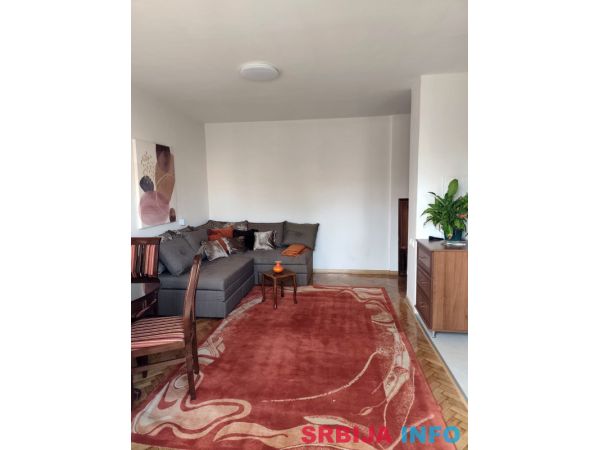 Izdajem dvosoban stan, Novi Beograd, Otona Zupančića 50 m2