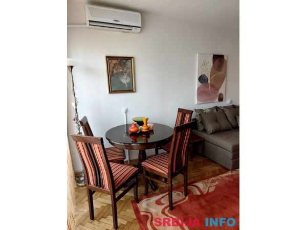 Izdajem dvosoban stan, Novi Beograd, Otona Zupančića 50 m2