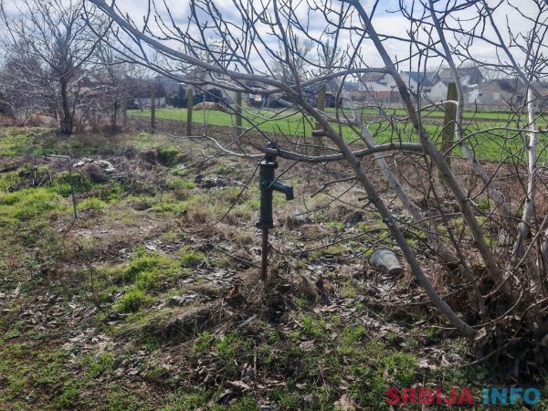 Plac sa izlazom na dve ulice-Kikinda