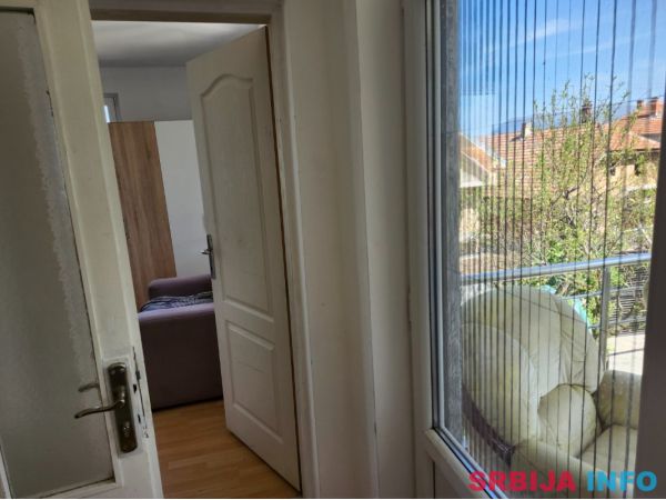 Sredjena kuca 200m2 sa visokim zidovima i potpuno privatnoscu-4km od Soko B