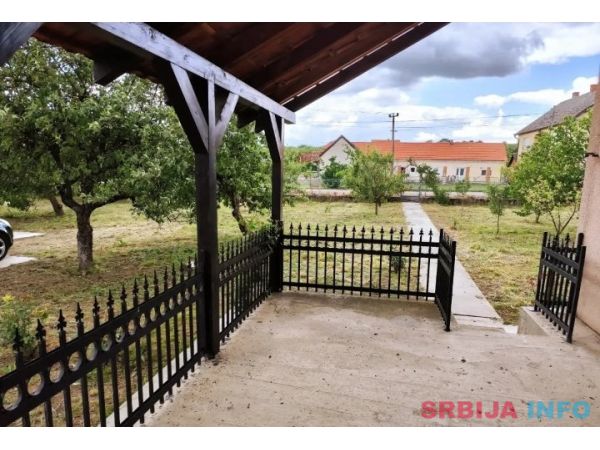 Prodajem kucu u selu Provo-Vladimirci