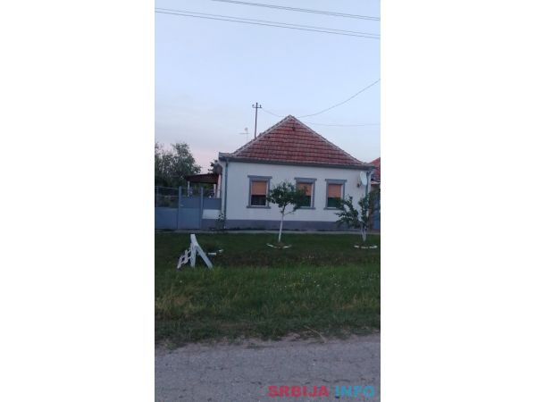 Prodajem kucu u Banatskoj Dubici