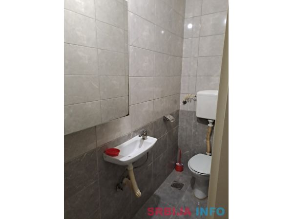 Zemun, Nova Galenika, izdajem sobu za zaposlenu osobu, 