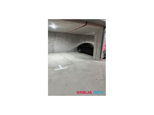 Izdajem garazno parking mesto nova zgrada dunavska 24-26