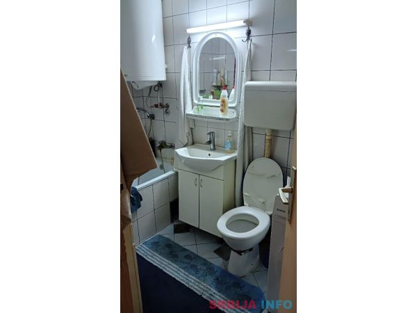 IZDAJEM SOBU U BLOKU 70 OD 01.07.
