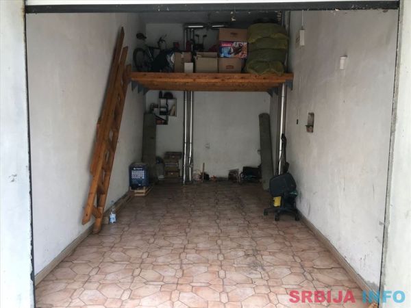Garaza sa pripadajucim garaznim mestom na Vracaru