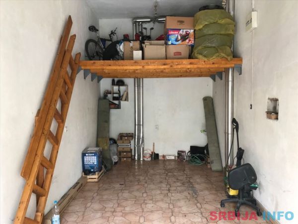 Garaza sa pripadajucim garaznim mestom na Vracaru