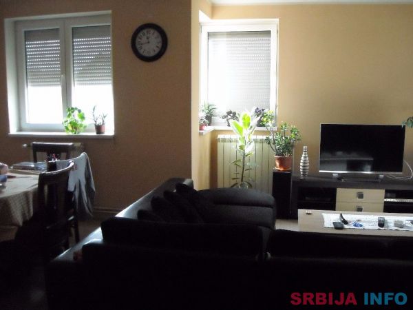 Poslovno Stambeni objekat 75000 E