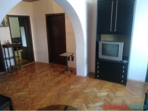 Prodajem kuću u Velikom Gradi&scaron;tu ili menjam za stan u Beogra