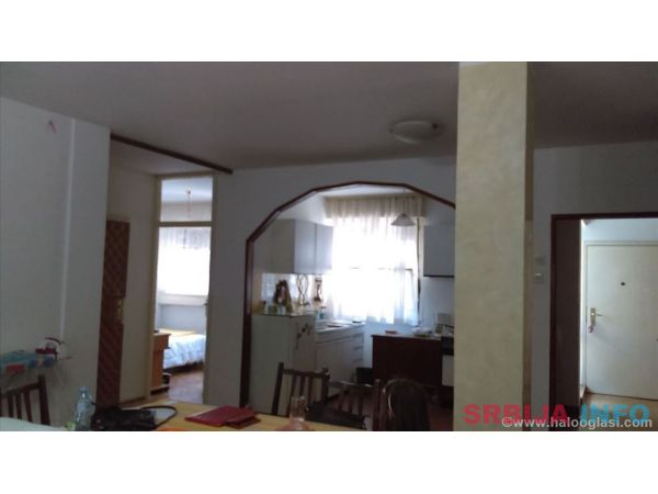 Stan na Novom Beogradu 71m2
