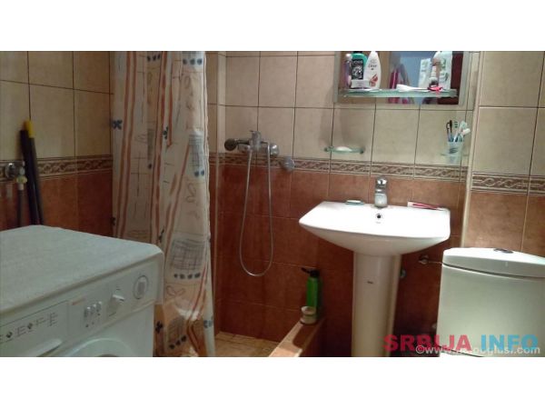 Stan na Novom Beogradu 71m2