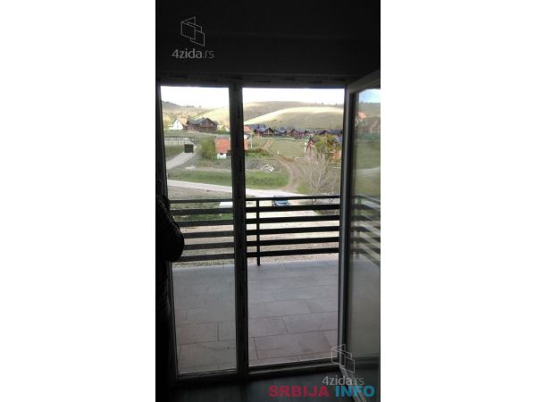 Prodajem povoljno apartman na Zlatiboru