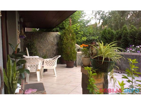 Stan 85m2+terasa 25m2+150m2 vrt za uzivanje