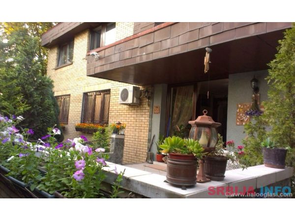 Stan 85m2+terasa 25m2+150m2 vrt za uzivanje