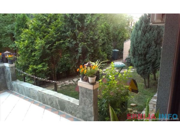 Stan 85m2+terasa 25m2+150m2 vrt za uzivanje