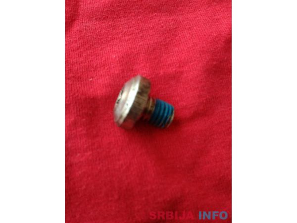 &Scaron;raf M 8 sa tork glavom