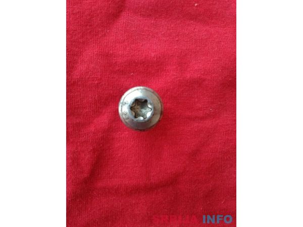 &Scaron;raf M 8 sa tork glavom