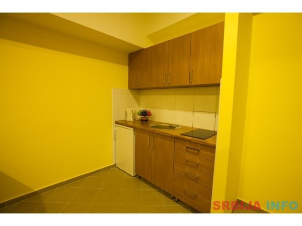 Multifunkcionalan poslovni prostor sa parkingom