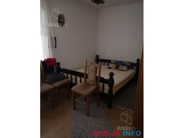Prodajem kucu u Starim Banovcima