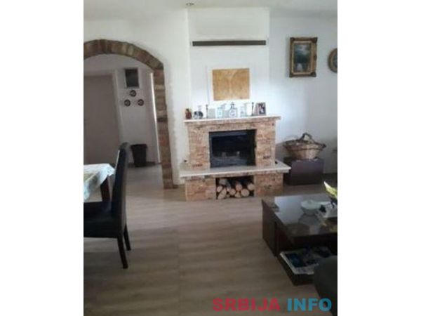 Kuca u Perlezu-300m2