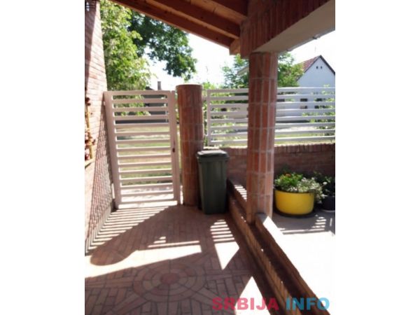Kuca u Perlezu-300m2