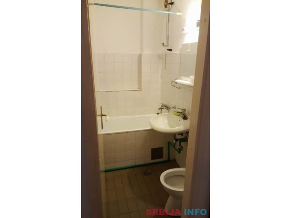 Prodajem stan na Ceraku