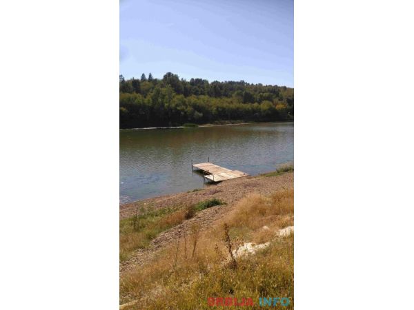 Vikendica Milosevacko jezero 100m2 i 20ari