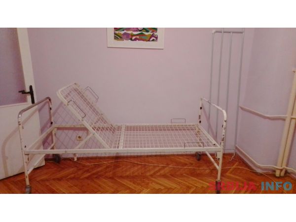 Medicinski krevet sa dodatnom ogradom