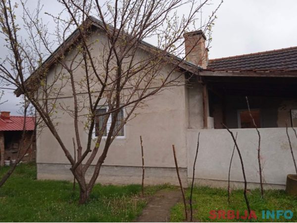 Prodajem kucu u selu Maovi-Sabac