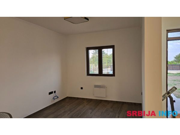 Luksuzna kuca u ekskluzivnoj vikend zoni-Cortanovci