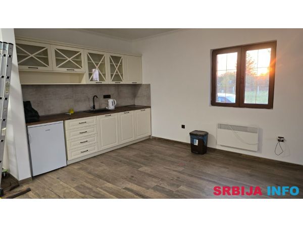 Luksuzna kuca u ekskluzivnoj vikend zoni-Cortanovci